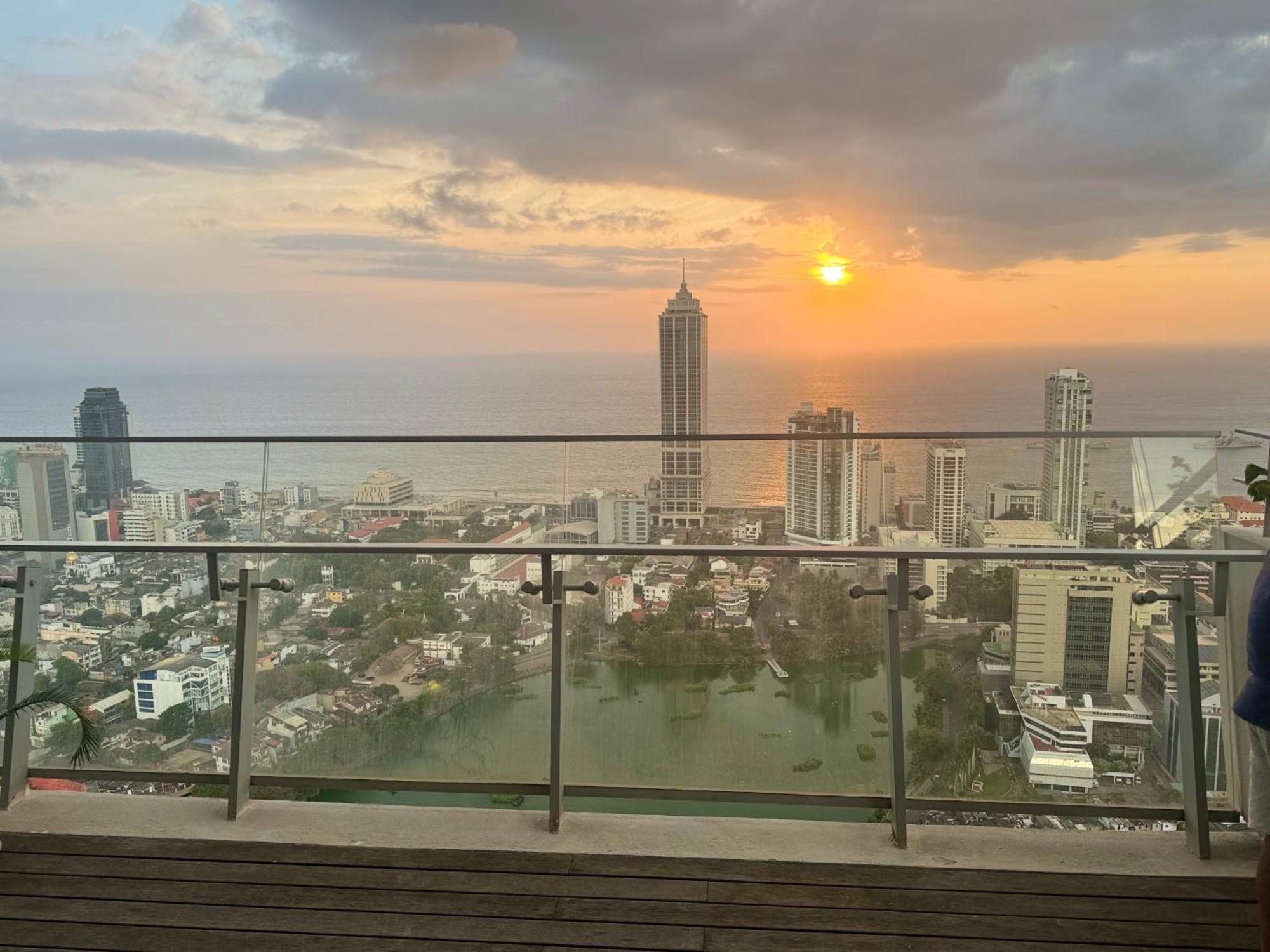 Altair Luxury Colombo By Miracle Apartamento Exterior foto